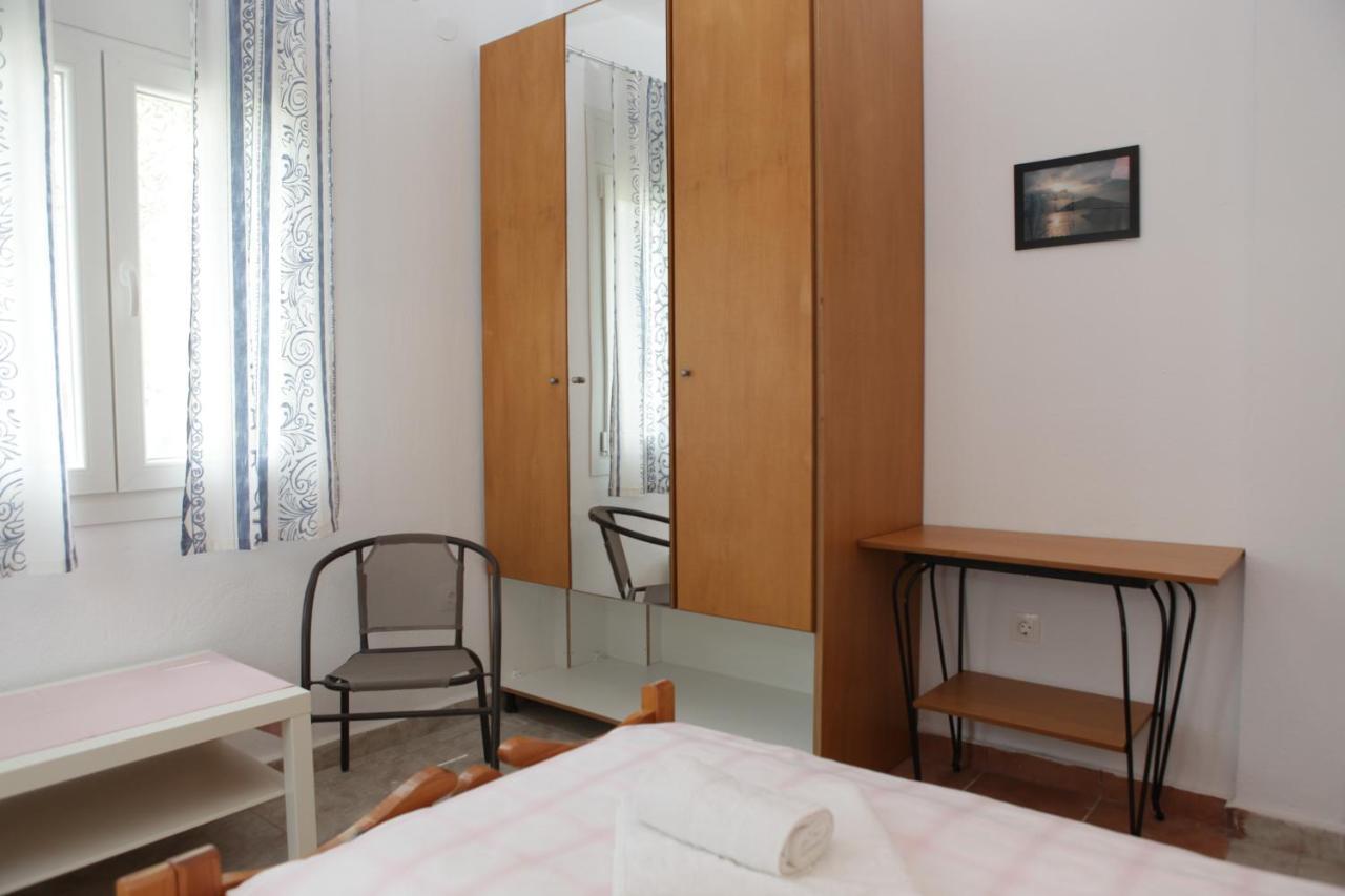 O Pyrgos Accommodations Panormos  Екстериор снимка