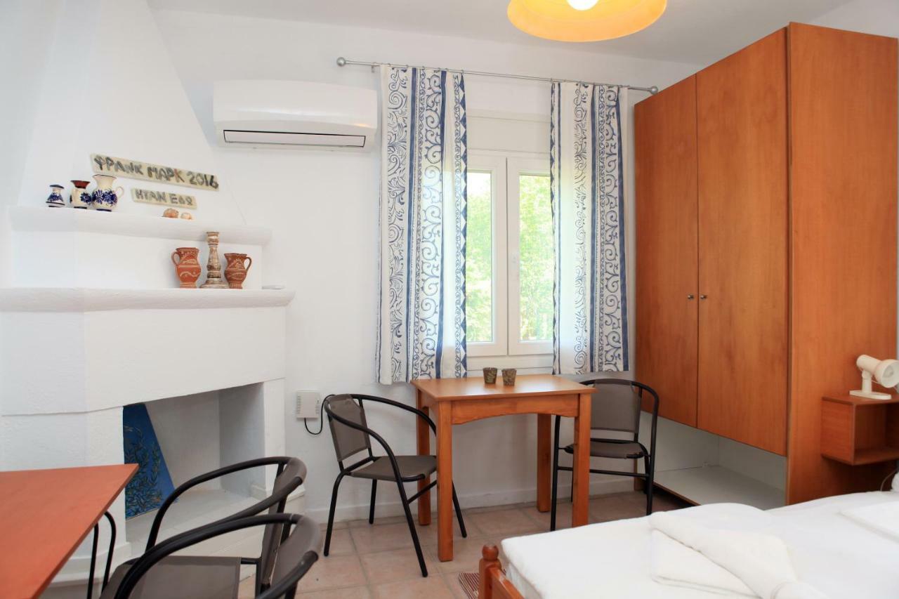 O Pyrgos Accommodations Panormos  Екстериор снимка
