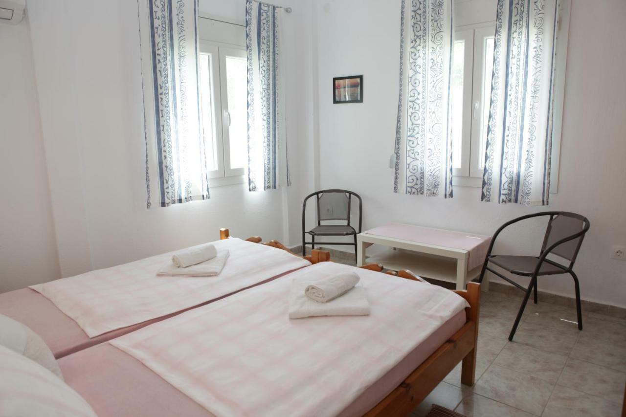 O Pyrgos Accommodations Panormos  Екстериор снимка