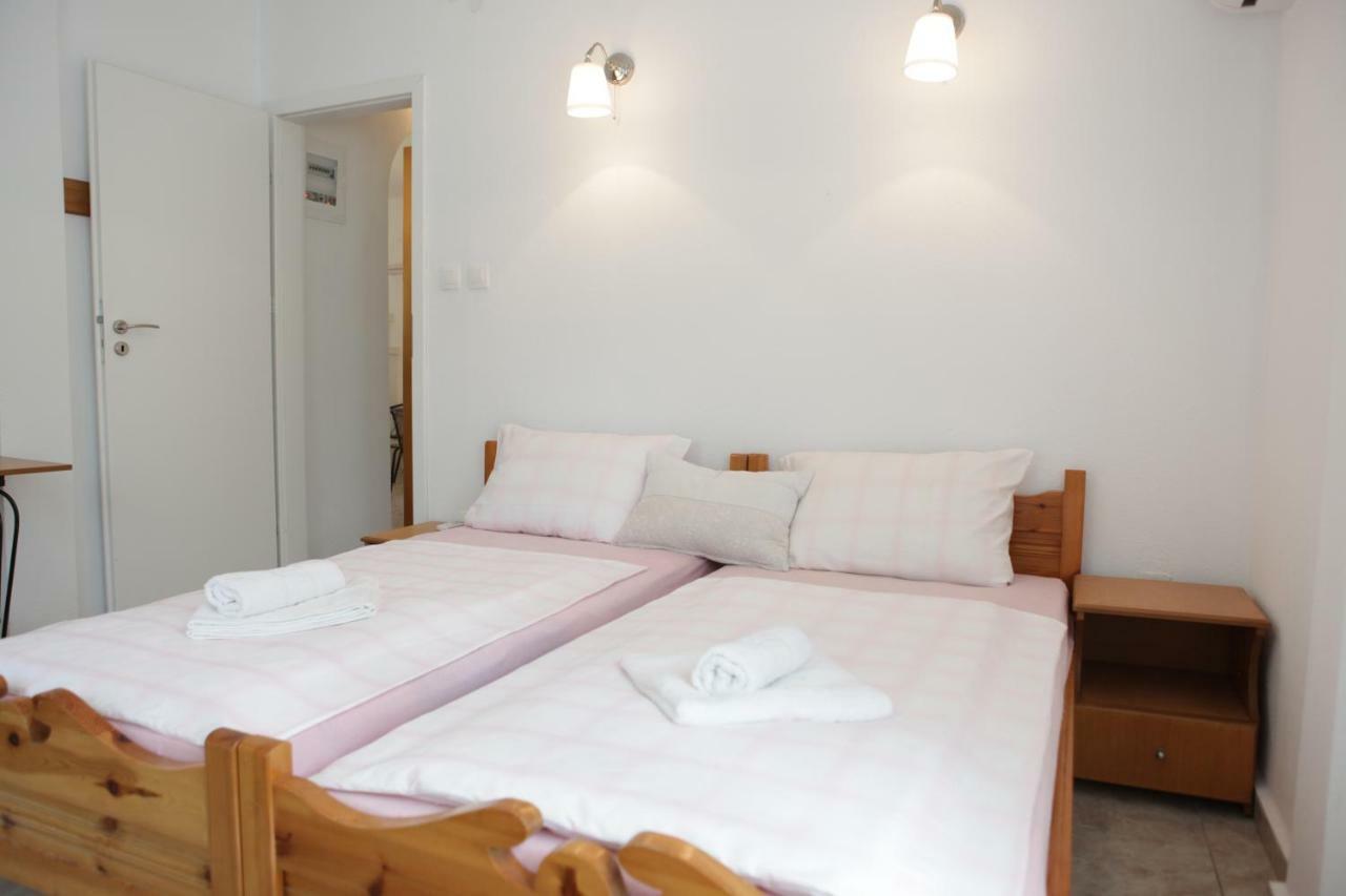 O Pyrgos Accommodations Panormos  Екстериор снимка